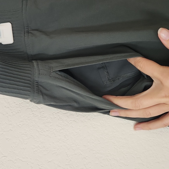 NWT Stretch Woven mid rise Bermuda Short 9" size xl - Picture 3 of 4